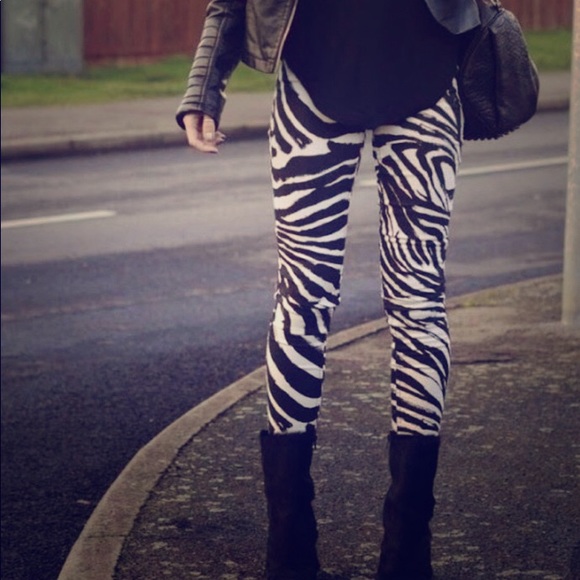 Classic Woman Accessories - Zebra Print Leggings Classic Woman Accessories - Zebra Print Leggings